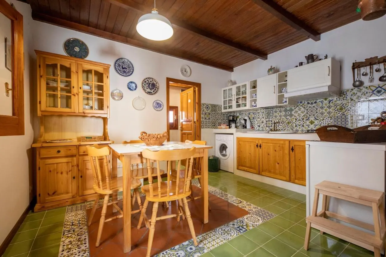 Apartman Familyholidays La Finestra Di Fronte Cefalù