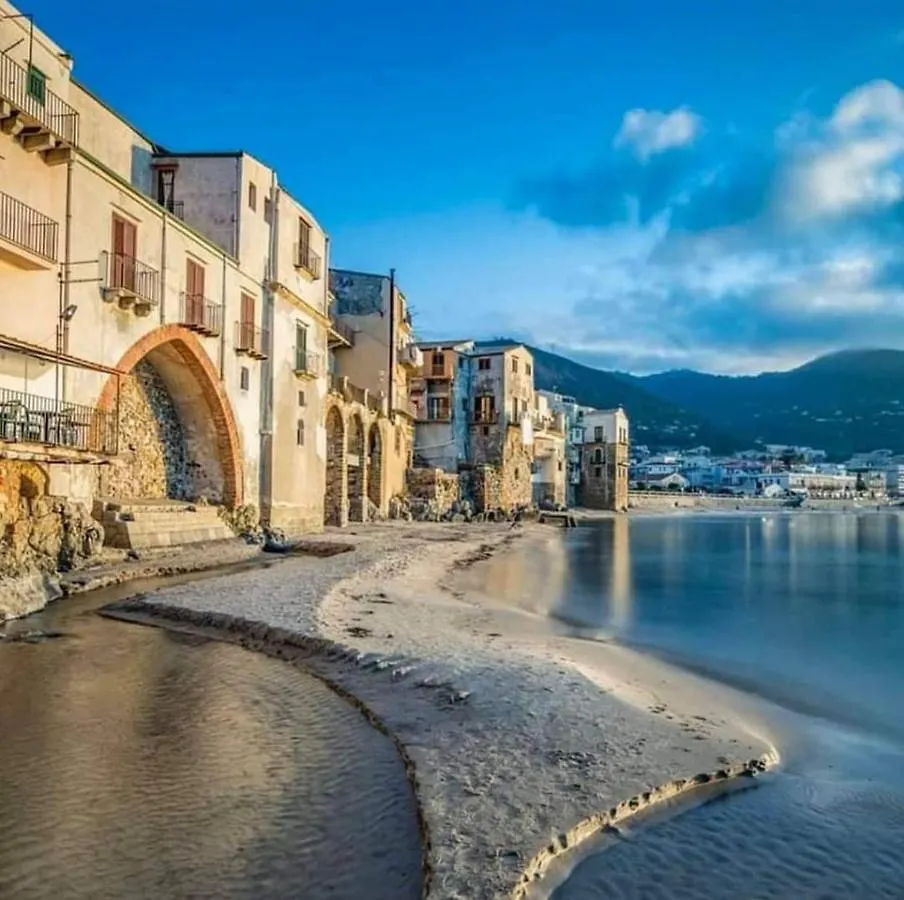 Familyholidays La Finestra Di Fronte Cefalù